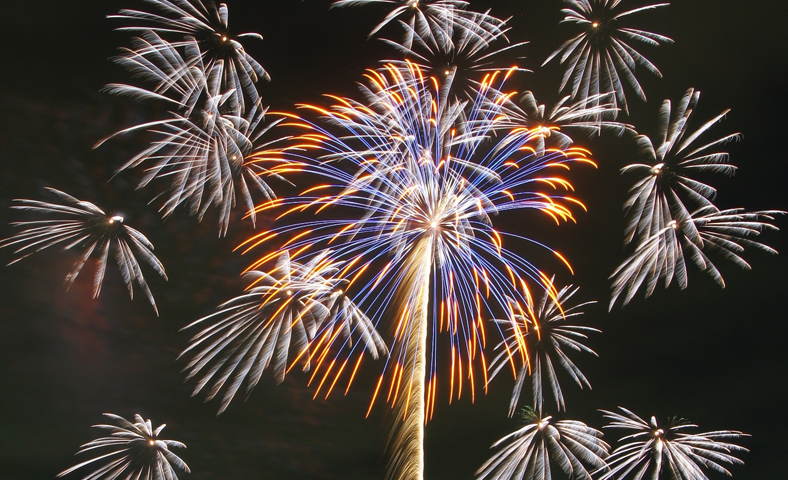 今宵は腕の見せどころ！日本最高峰の花火師10人による夢の競演！